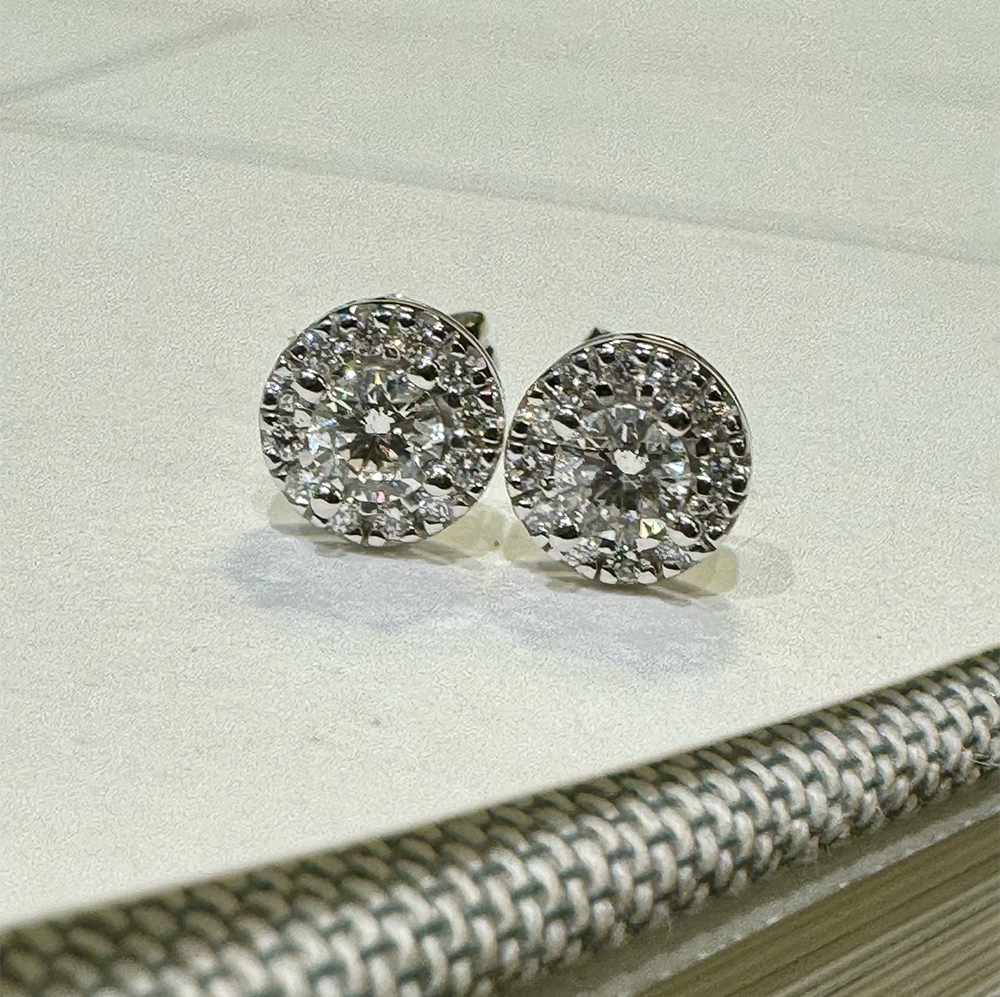 14 Karat Hvidguld Ørestikker med 0,36 Carat Brillanter